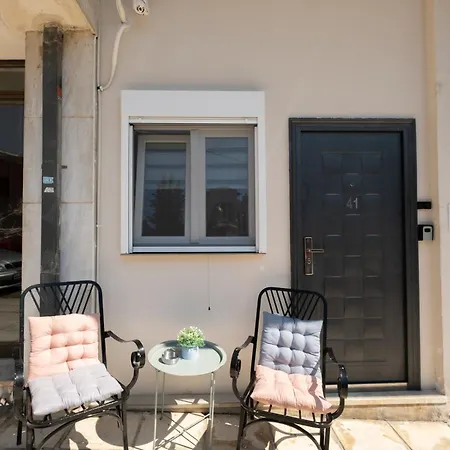 Athanias Appartement Dráma